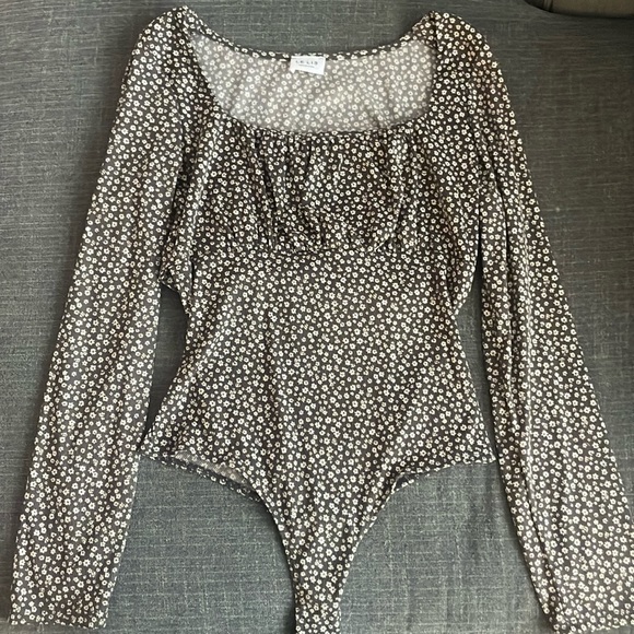 Floral long sleeved open back body suit - Picture 1 of 6